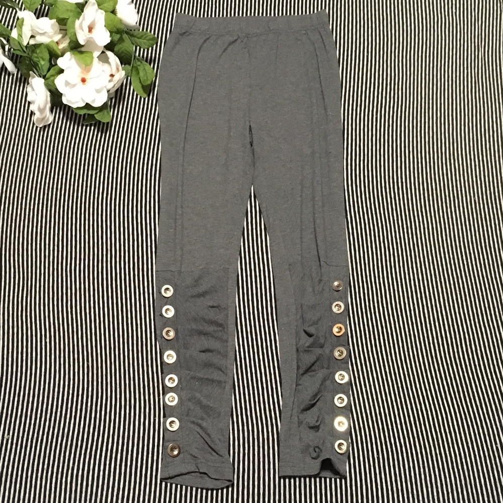 Adorable Button Detail Leggings